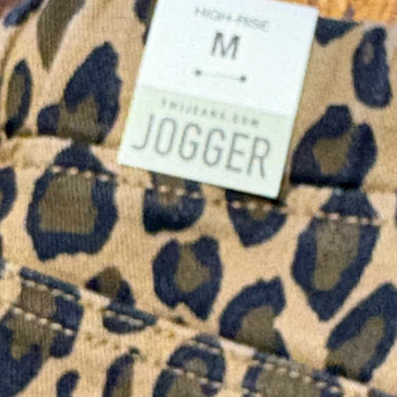 YMI Women's Leopard Print Jogger Jean Shorts NWT - Picture 7 of 7